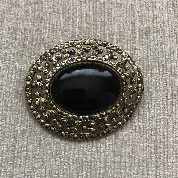Jewelry - Vintage Brooch